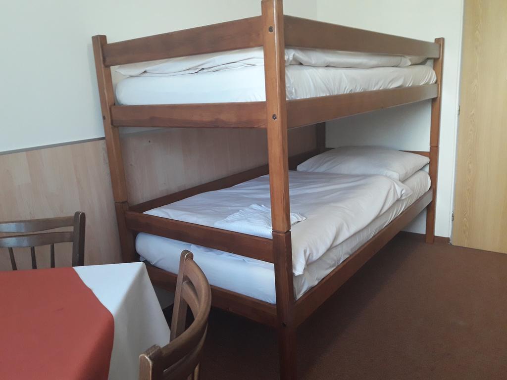 Hostel Sokol Troja Прага Екстериор снимка