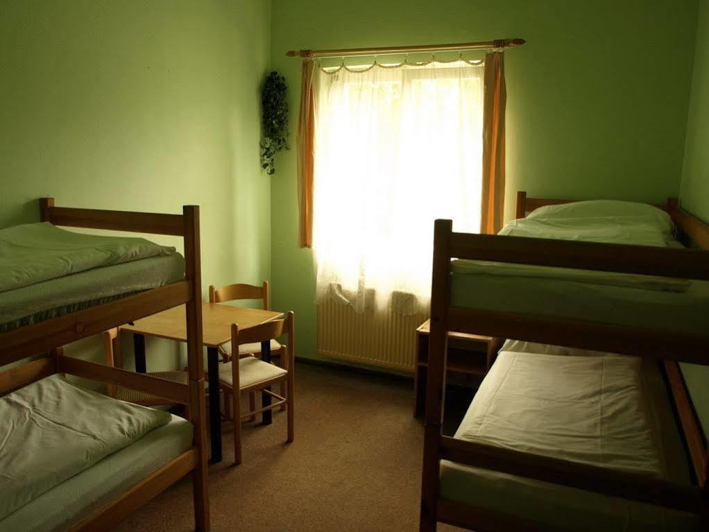 Hostel Sokol Troja Прага Екстериор снимка