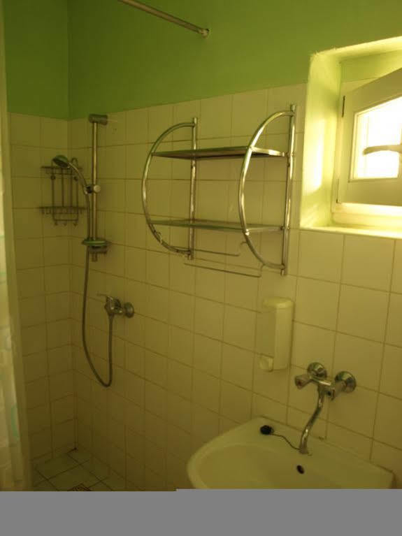 Hostel Sokol Troja Прага Екстериор снимка
